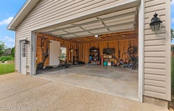 3702 Sudbury Ln, Louisville, KY 40220