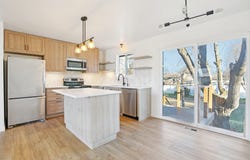 569 E ALOHA Ln, Sandy, UT 84070