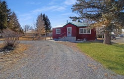 402 E Custer St, Mackay, ID 83251