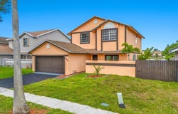 930 SW 99th Ave, Pembroke Pines, FL 33025