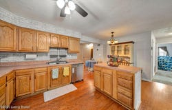 6304 Mount Everest Dr, Louisville, KY 40216