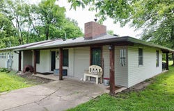 1014 Railroad Pond Road, Eldon, MO 65026