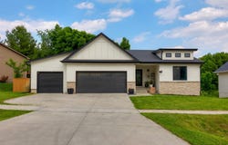825 Sunburst Drive, Pleasant Hill, IA 50327