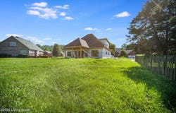 2 Valleywood Ct, Carrollton, KY 41008