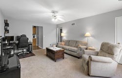 910 E 11th Ave, Hutchinson, KS 67501