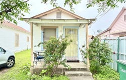 710 Sherman, San Antonio, TX 78202