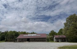 71 Commerce St, Hickory, KY 42051