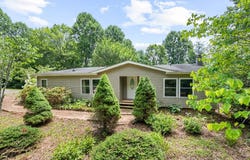 805 Riverwood Ln, Fries, VA 24330