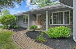 8 Birch Ln, Ipswich, MA 01938