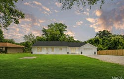 109 Athlone Drive, Caseyville, IL 62232