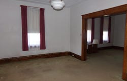 211 9th Ave, Hinton, WV 25951