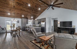 1053 W Thoroughfare Street, Seymour, MO 65746