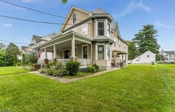 20 W Stewart St, Washington Boro, NJ 07882-1320