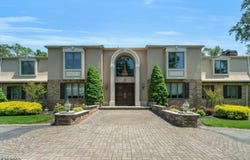 716 Galloping Hill Rd, Franklin Lakes Boro, NJ 07417-1527