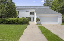 11 Bayou Place, Gulfport, MS 39503
