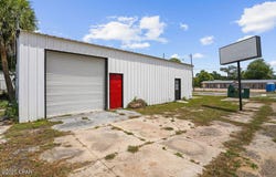 974 White Avenue, Graceville, FL 32440