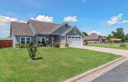 393 E Pennsylvania Avenue, Van, TX 75790