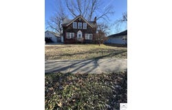 402 S third Street, Clinton, MO 64735
