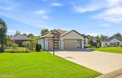 407 Lakeview Lane, Carl Junction, MO 64834