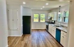 211 6th St, Carmi, IL 62821