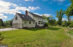 1 WILLOW BROOK LANE, ANNANDALE, NJ 08801