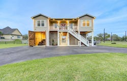 4  Shore Acres Cir, Shoreacres, TX 77571