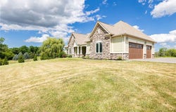427 Co Rd 8, Farmington, NY 14425