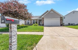 354 Birchwood Crossing Lane, Maryland Heights, MO 63043