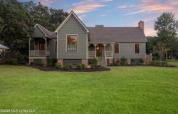 1103 Calhoun Avenue, Ocean Springs, MS 39564