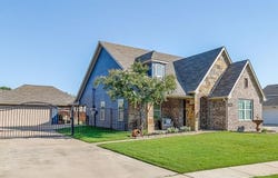 516 Heritage Trail, Burleson, TX 76028
