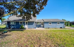 195 Southern Shores Drive, Brooklyn, MI 49230
