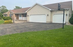 867 210th Ave, Monmouth, IL 61462