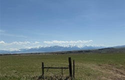 100 Queen Lane, Clyde Park, MT 59047