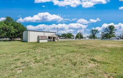 1522 E 26th Ave, Hutchinson, KS 67502