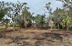 907 E Riverview Drive, St Marys, GA 31558