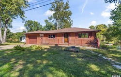 34 APPLE Lane, Petersburg, IL 62675