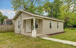 1015 N Newton Avenue, Springfield, MO 65802
