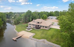 W175 LAKE SANDIA Drive, KRAKOW, WI 54137
