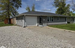 421 E Main, Seymour, IA 52590