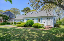 56 English Street, Teaticket, MA 02536