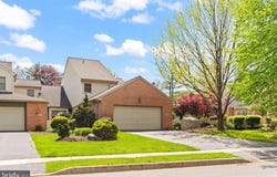 72 LEEARDEN ROAD, HERSHEY, PA 17033