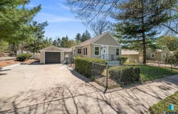 213 E 32nd St, Sioux Falls, SD 57105
