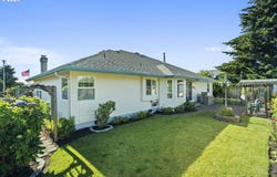1820 N LAURELWOOD Loop, Canby, OR 97013