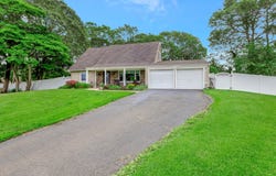 5 Hysler Court, Coram, NY 11727