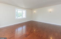 209 PHYLLIS DRIVE, GIBBSTOWN, NJ 08027