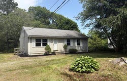 31 Main St, Mashpee, MA 02649