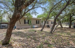 157 County Road 6816, Natalia, TX 78059