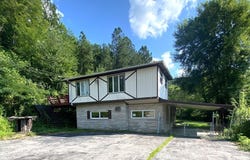 14376 Highway 550 E, Lackey, KY 41643