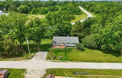 1690 330th St, Brighton, IA 52540