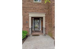 400 Redding Road, Lexington, KY 40517